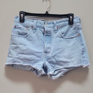 Classic Light Wash Levi's Denim Shorts - Women